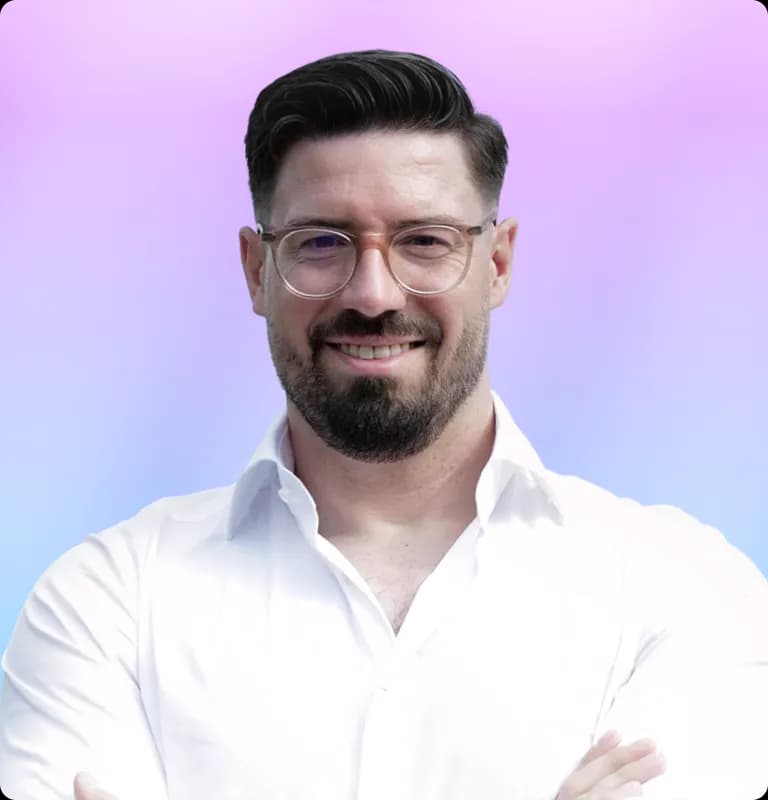 Ist Wirtschaftsprüfer und hat langjährige Arbeitserfahrung als Manager in einer Big4-Gesellschaft, für die er Verantwortung in den Bereichen der klassischen Jahresabschlussprüfung und später im Bereich Audit Data Analytics übernahm.